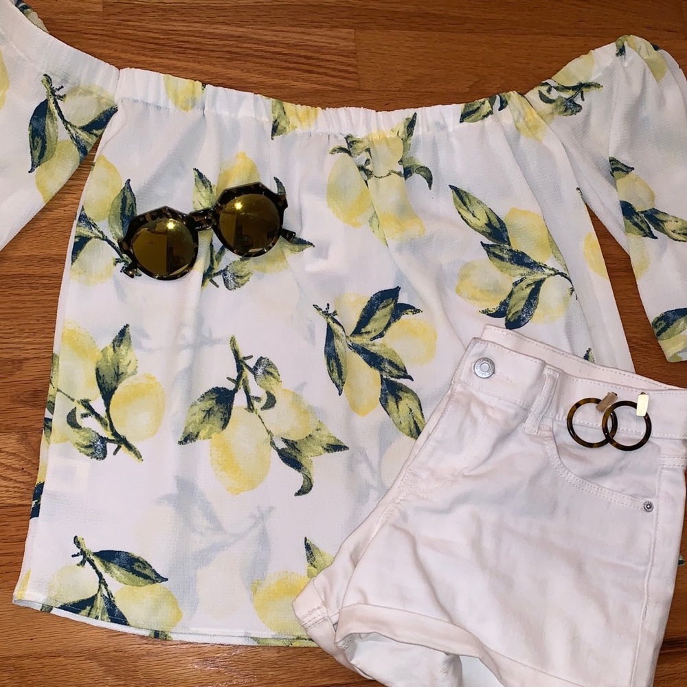 NWT 🍋Cold shoulder lemon blouse 🍋